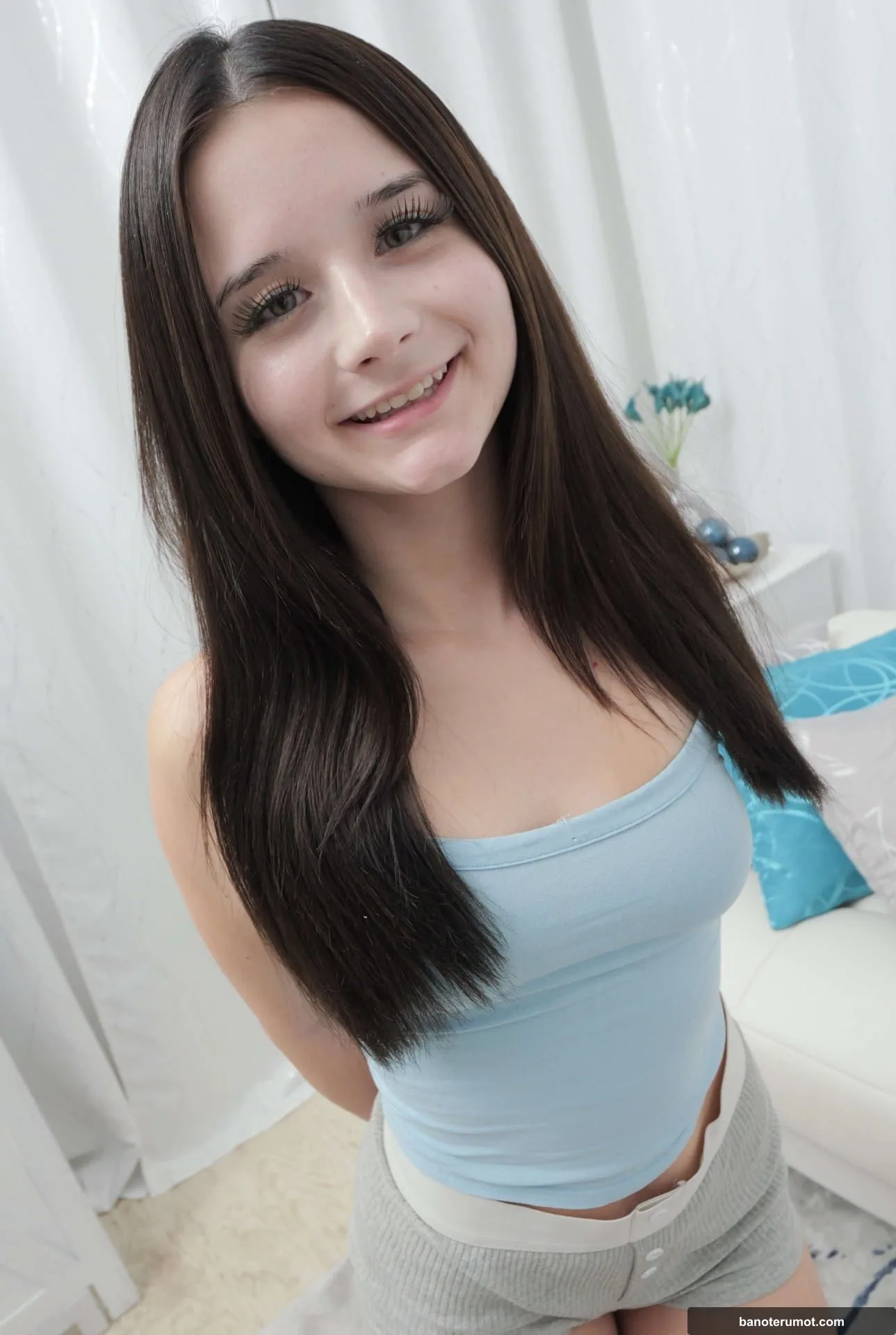 צעירות (18+)