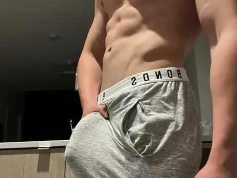 28 straight chilling in sweatpants