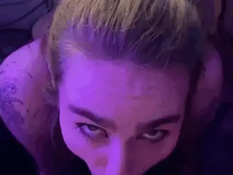 I love under-desk support <3