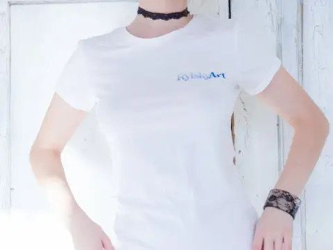 צעירות (18+)